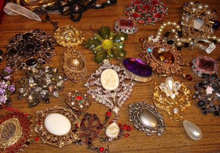 Broaches, Vintage Broaches, Vintage Style Broaches, Period Costume Broaches